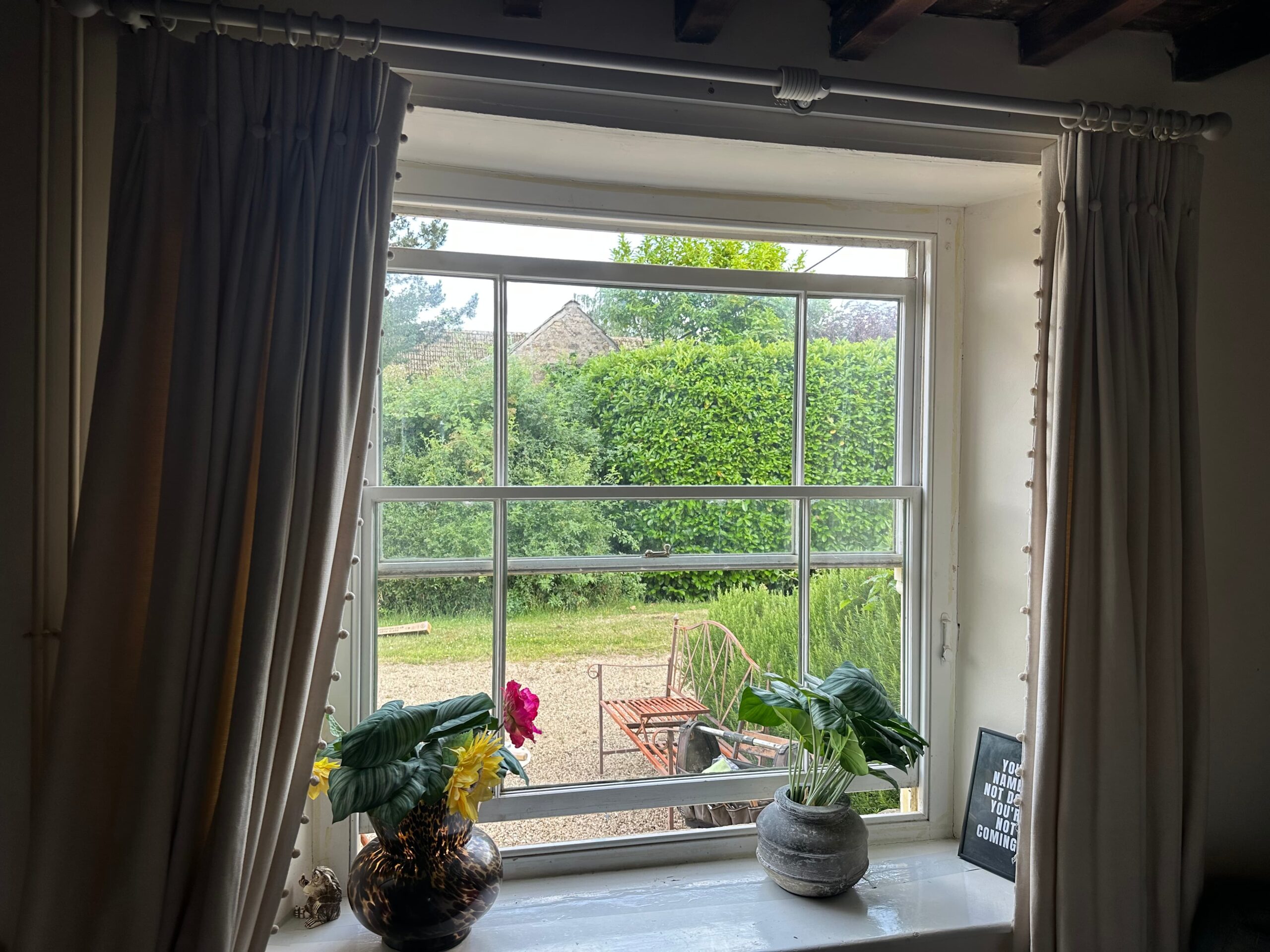 Sash Windows: Restoration vs. Replacement – Which Should You Choose?